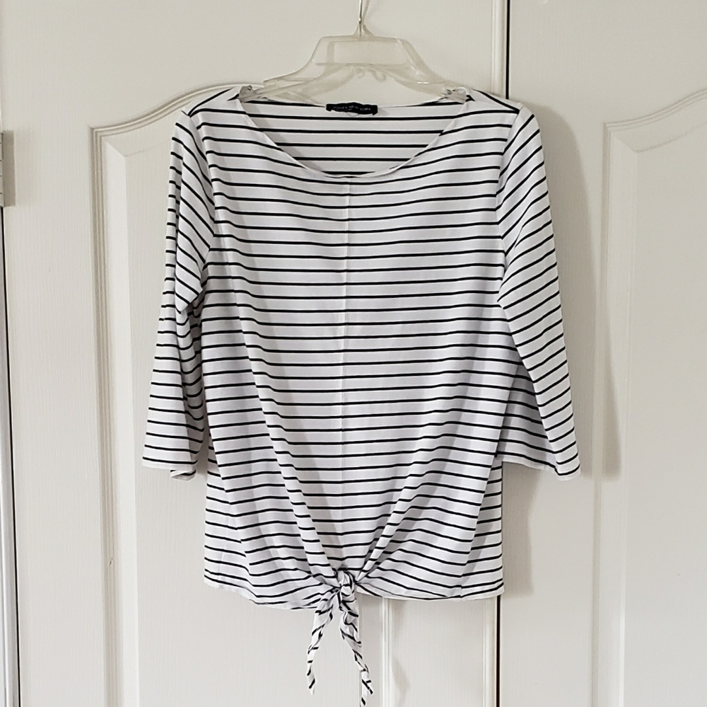 Jones Signature New York Ladies Blue Striped Top w/ bottom front tie feature XL